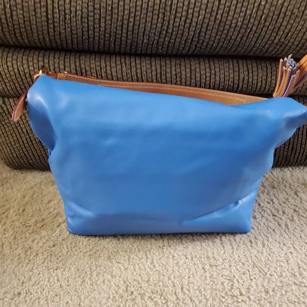 Dooney & Bourke gorgeous leather
